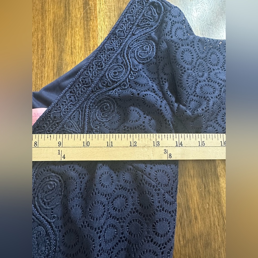 Lilly Pulitzer Alden Lace Dress Size XS Navy EUC Double V Neck Overlay - Picture 5 of 8